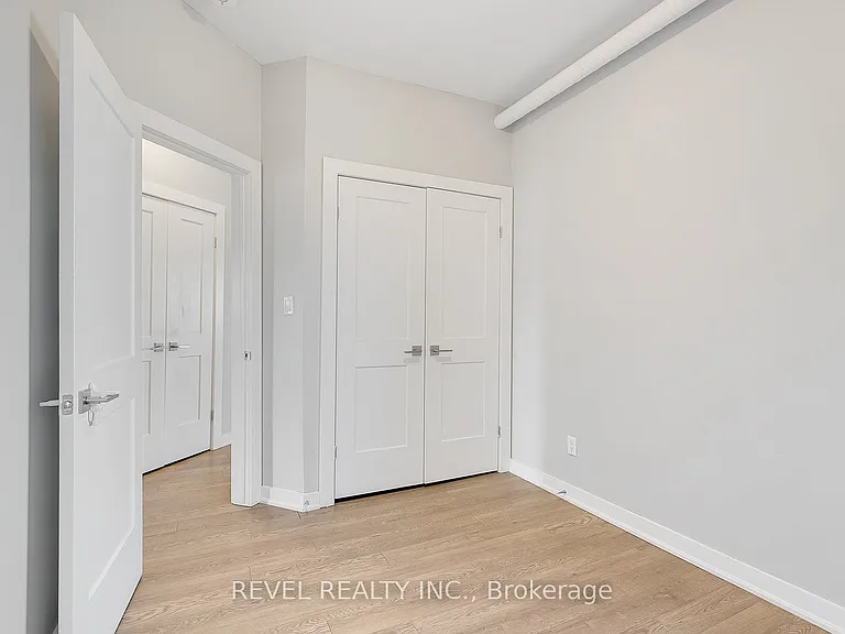 657 Barton St E #302 — Photo 25
