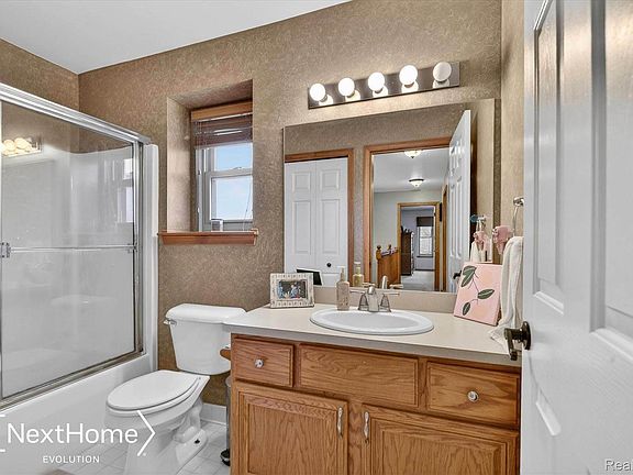 4th image of 27078 Brookview Ct