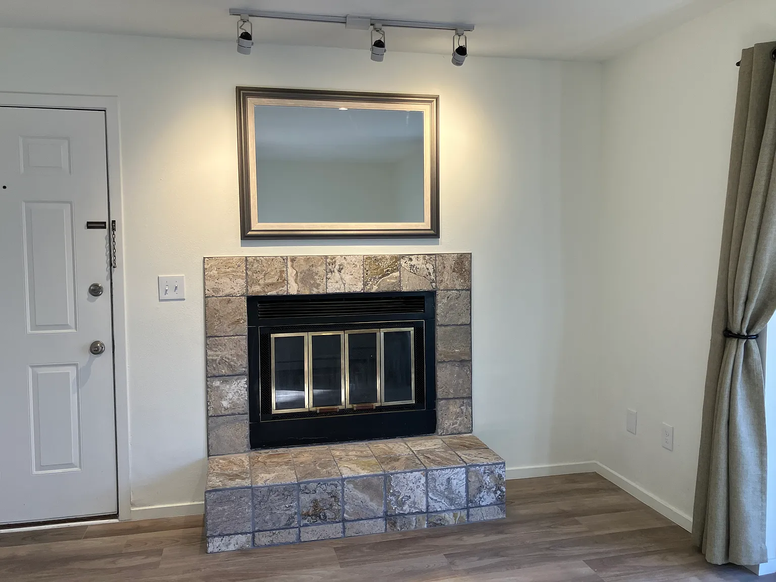 2 bed, 880 sqft, $2,195 — Photo 1