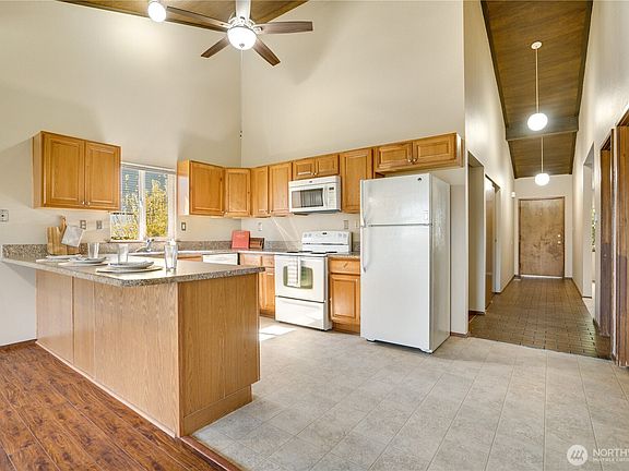 5th image of 3023 Bridgeport Way W #B