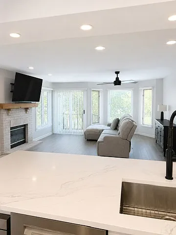 3 bed, 3.5 bath, 2429 sqft, $3,600 — Photo 2