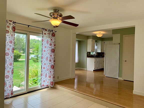 3rd image of 14865 Pershing Dr