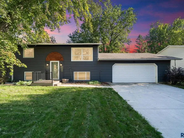 3924 S Morrow Dr, Sioux Falls, SD 57106