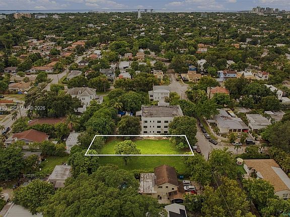3rd image of 1001 SW 15th Ave