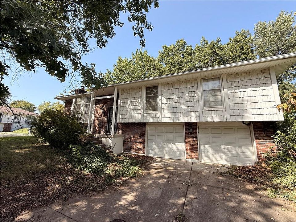 1st image of 417 SW Redwood Dr
