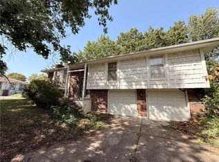 417 SW Redwood Dr, Blue Springs, MO 64014