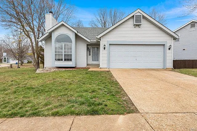 1060 Oak Glen Cir photo 1