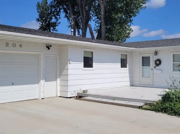204 2nd St NE, Surrey, ND 58785