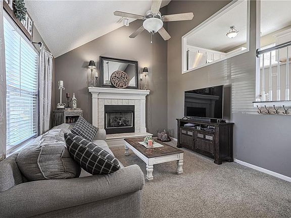 3rd image of 17149 Jessica St