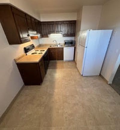 3rd image of 376 N Jefferson St #1