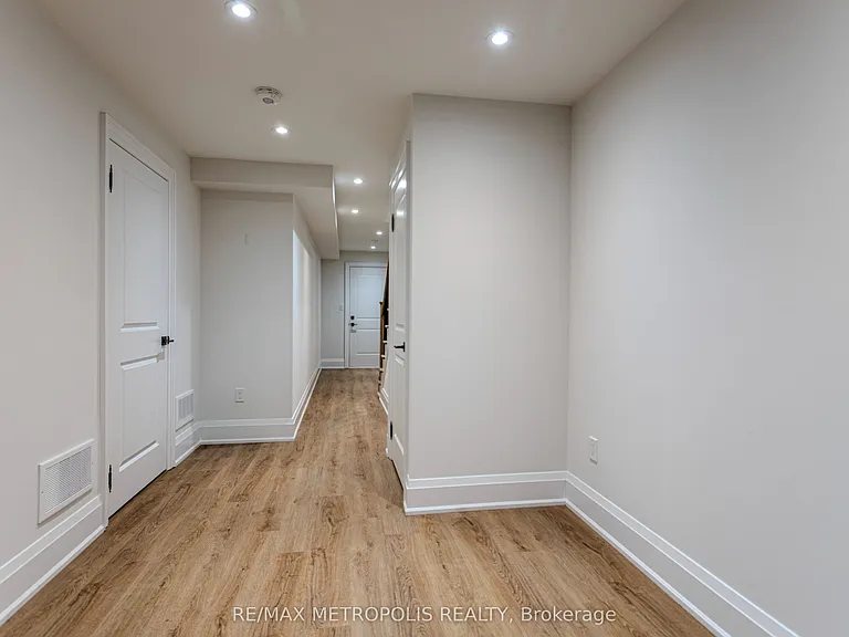 79 A Laburnham Ave #BASEMENT — Photo 18