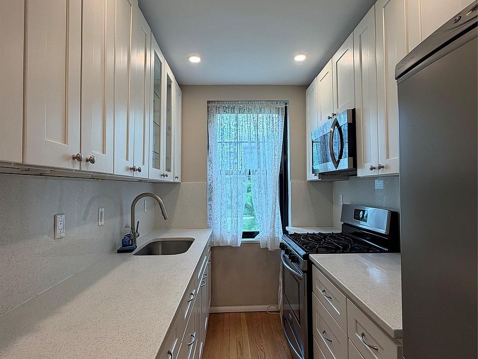 1st image of 70-47A Park Drive E