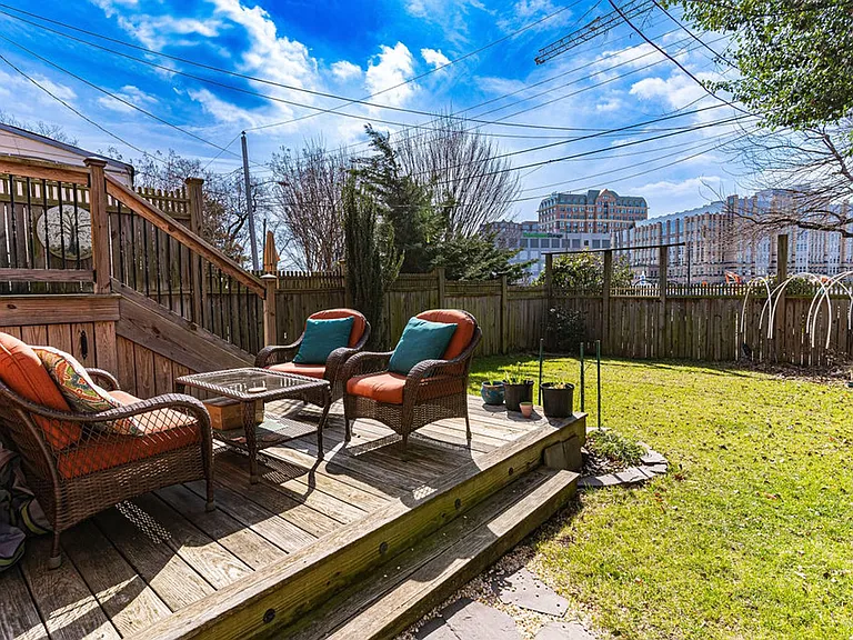 1206 Colonial Ave — Photo 34
