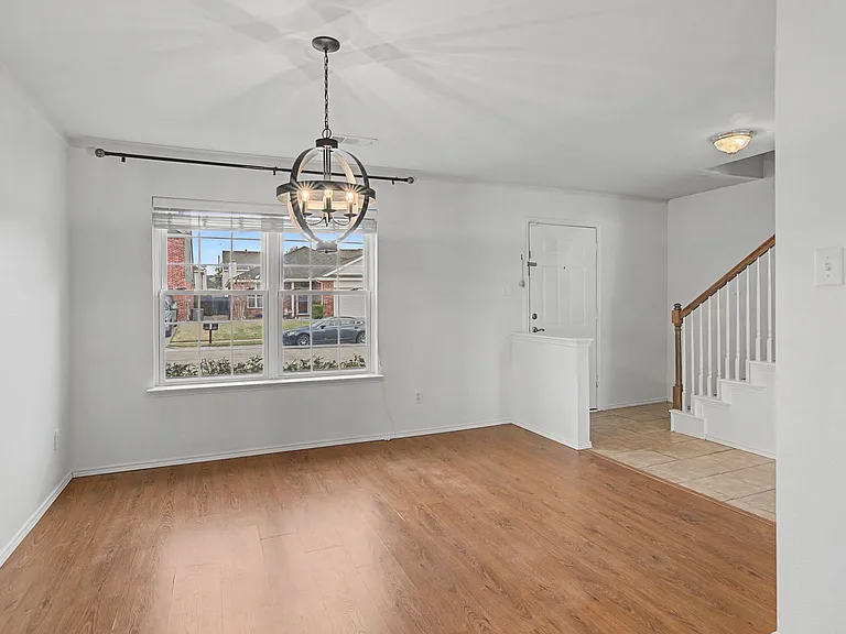 5016 Meridian Ln — Photo 4
