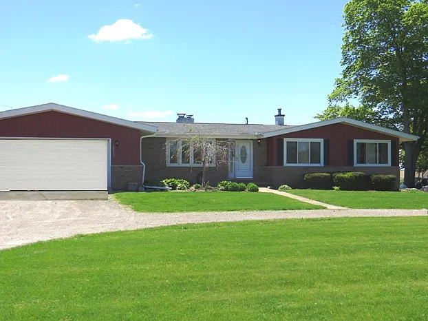 13935 Medina Rd photo 1