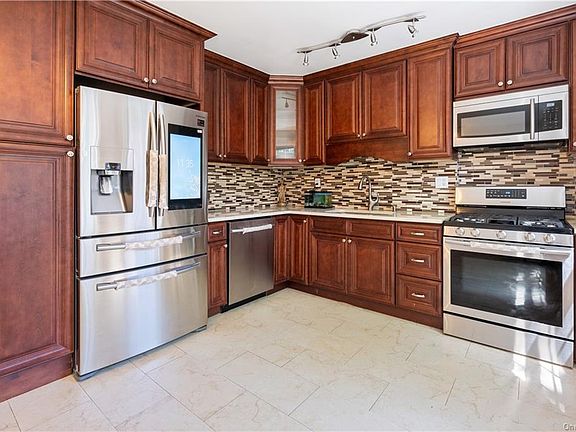 3rd image of 19 Fieldstone Dr APT 163