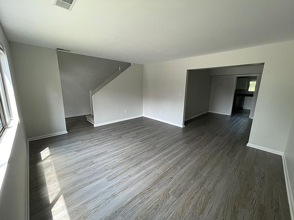 3rd image of 159 Harvest Dr #1