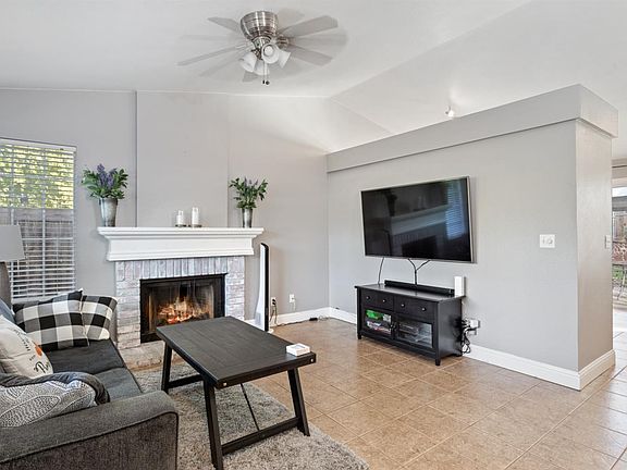 4th image of 808 Shenencock Ct