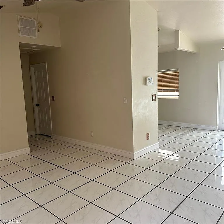 4 bed, 3.0 bath, 2009 sqft, $2,300 — Photo 4