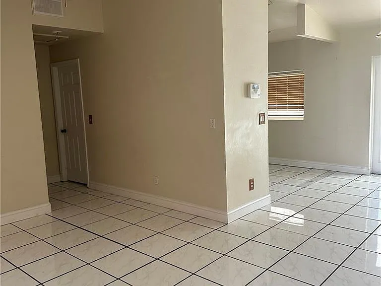 706 Arianne Ct — Photo 4