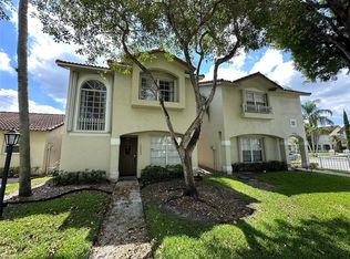 10883 NW 8th St, Hollywood, FL 33026