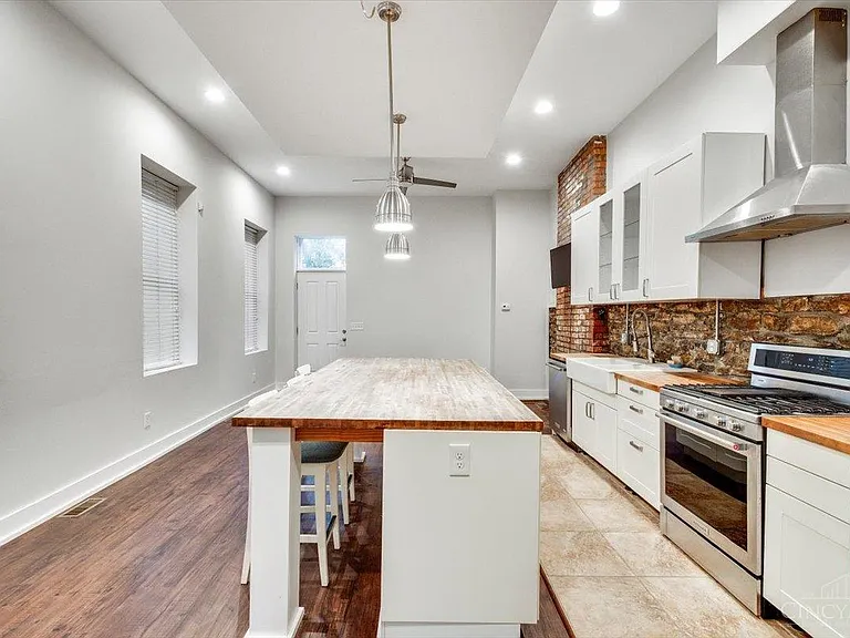 320 Seitz St — Photo 8