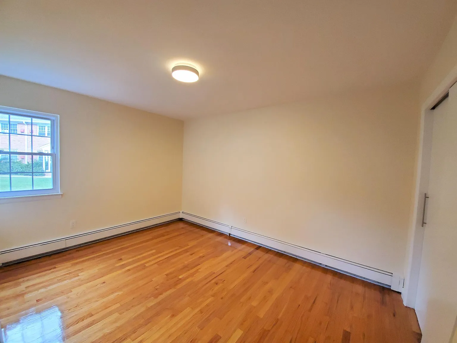 2 bed, 1100 sqft, $2,300 — Photo 3