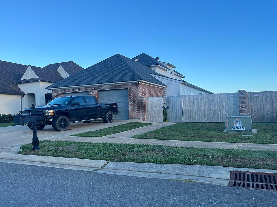 305 San Sebastian Dr, Youngsville, LA 70592 Zillow
