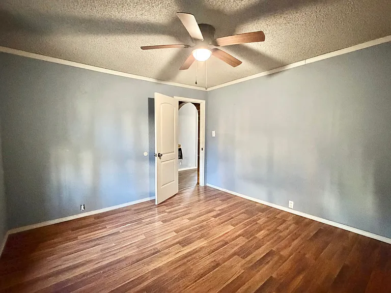 104 Selma St — Photo 11