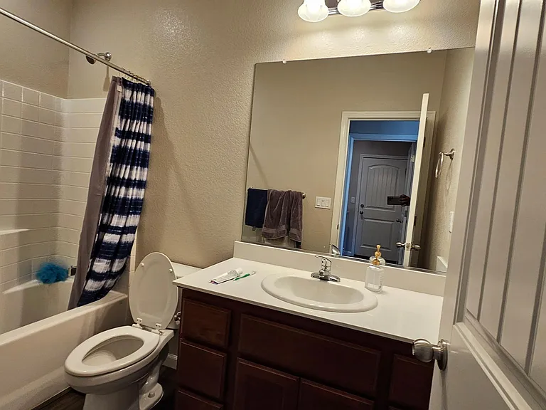 825 Kelsey Ct — Photo 4