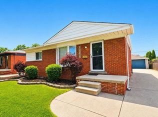 21724 Arrowhead St, Saint Clair Shores, MI 48082