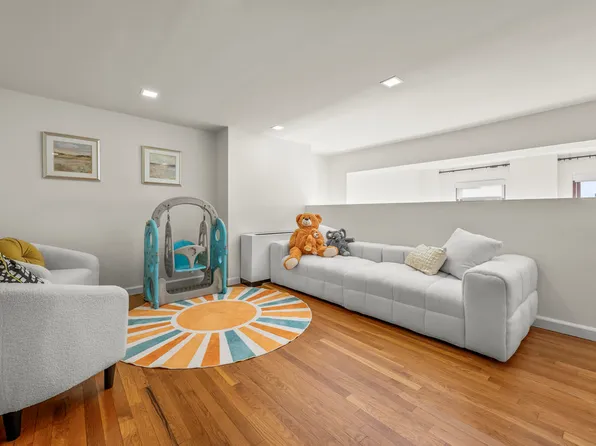 305 Second Avenue image 13 of 32