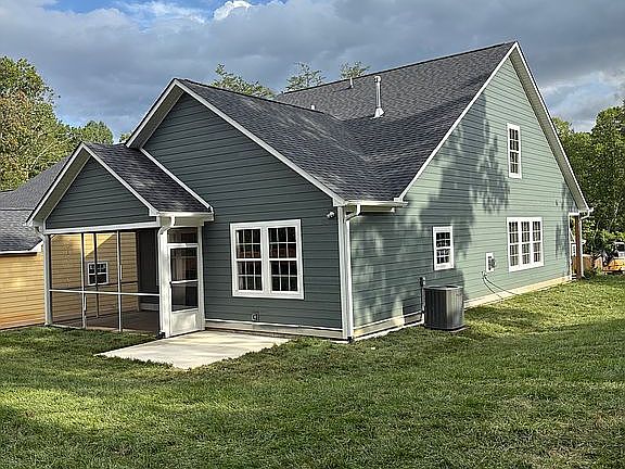 2nd image of 208 Slade Ln