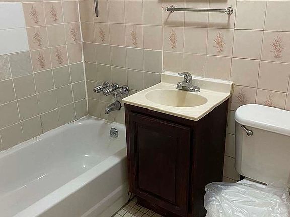 5th image of 24-15 36th St #1