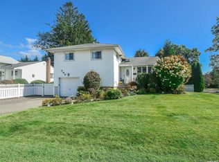 2 Richfield St, Plainview, NY 11803