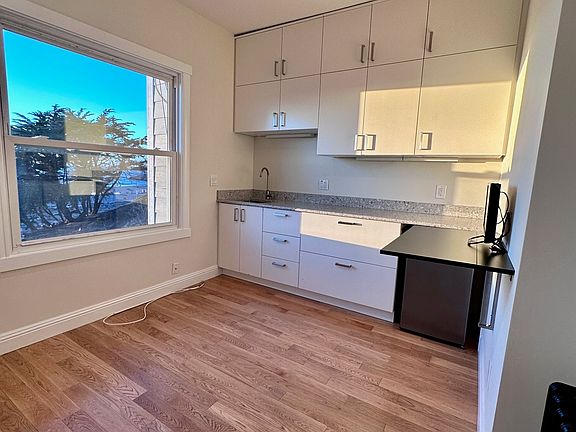 2nd image of 4740 Balboa St #305