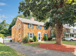 136 Henderson Rd, Fairfield, CT 06824