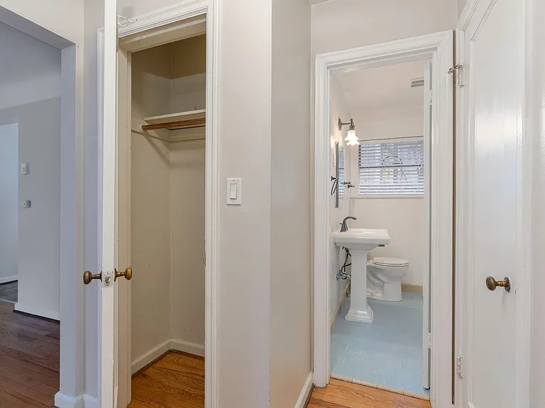 Lovely 1 Bed, 1 Bath at Irving Court Apartments — Photo 1