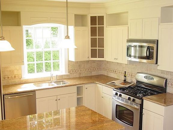 New kitchen w/ stainless