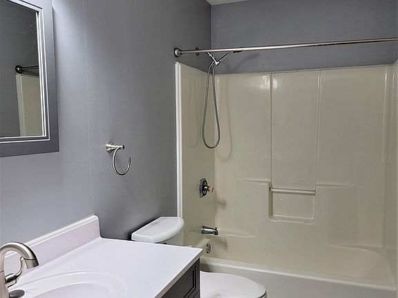 4th image of 647 Huehl Cir