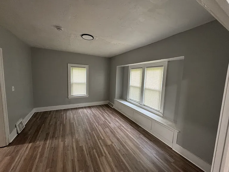 12701 Rexford Ave — Photo 6