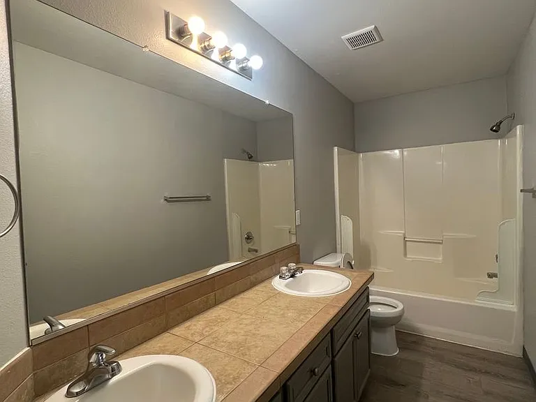 Parker Townhomes — Photo 4