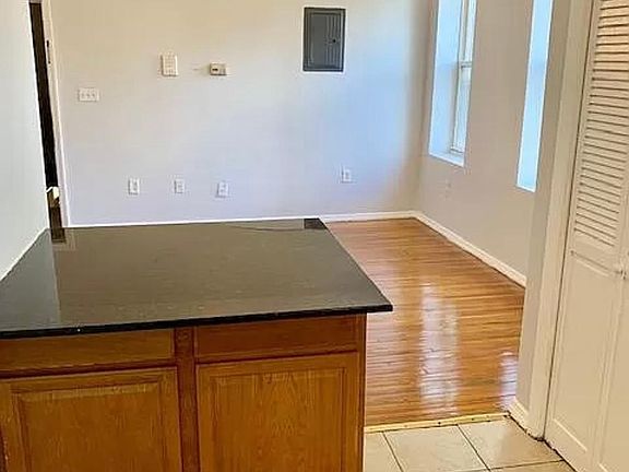 2nd image of 210 N 15th St APT 6