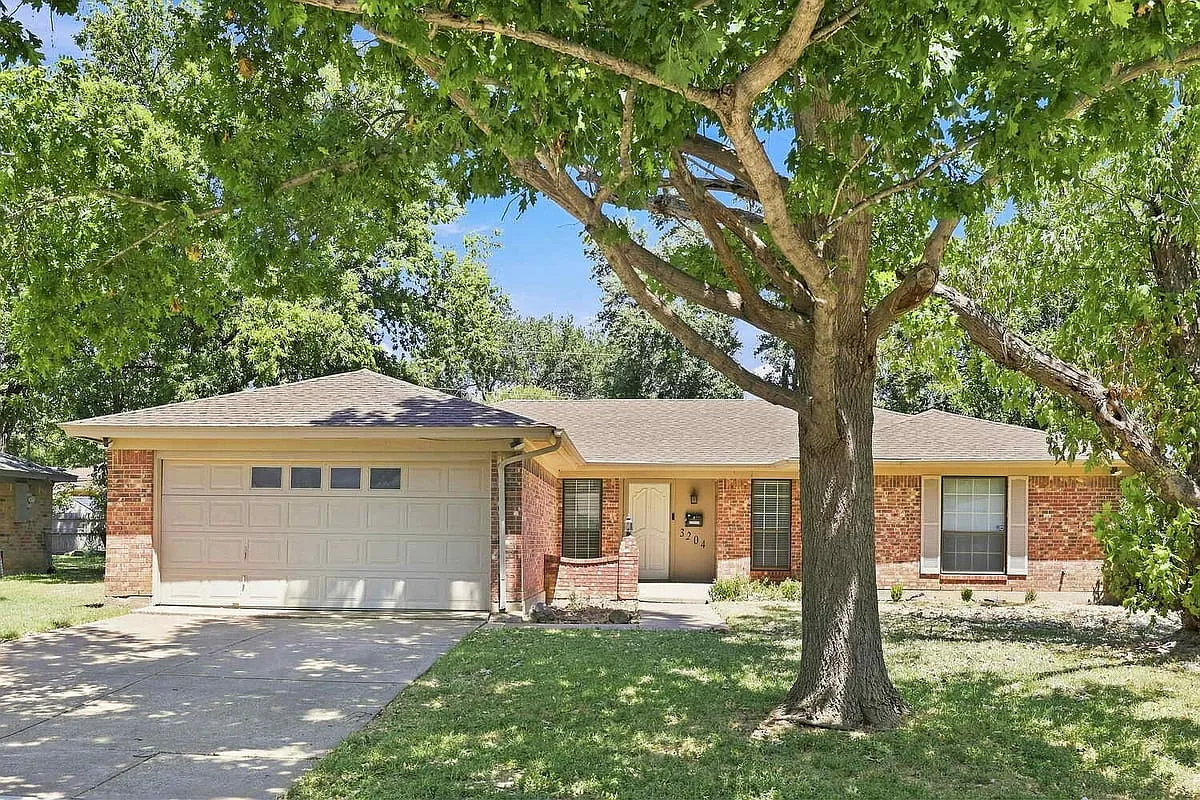 3204 Denbury Drive Fort Worth TX 76133 — Photo 1