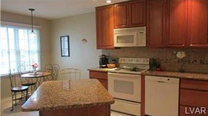 4th image of 2922 Larkspur Ln