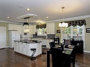 12128 Farnborough Rd, Huntersville, NC 28078