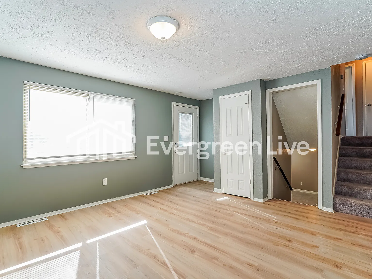 3 bed, 1.0 bath, 1204 sqft, $1,495 — Photo 2