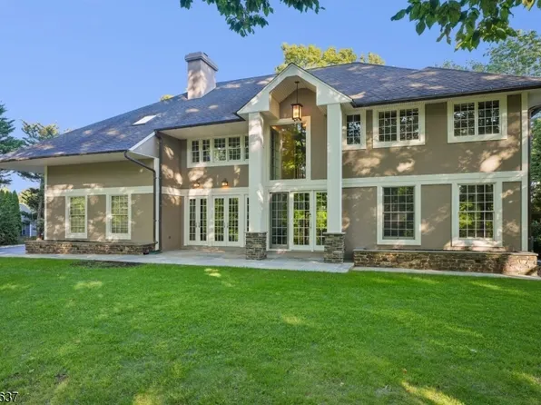 16 Holmehill Lane, Roseland Boro, NJ 07068