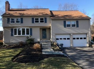 11 Weir Rd, Waltham, MA 02451