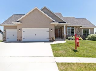 3005 Newcastle Rd, Marion, IA 52302